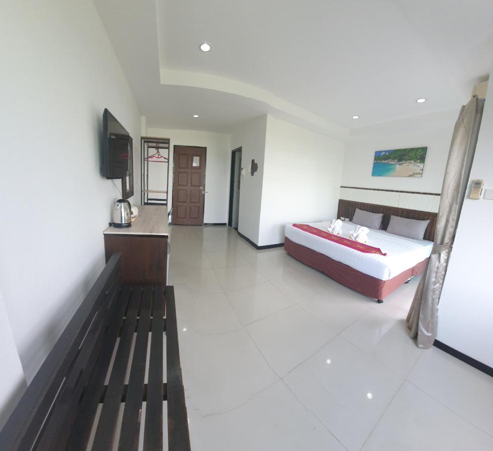 At Home Hotel Patong Екстер'єр фото