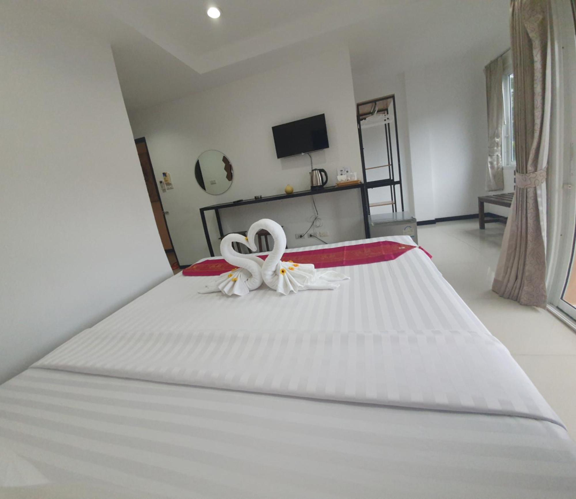 At Home Hotel Patong Екстер'єр фото