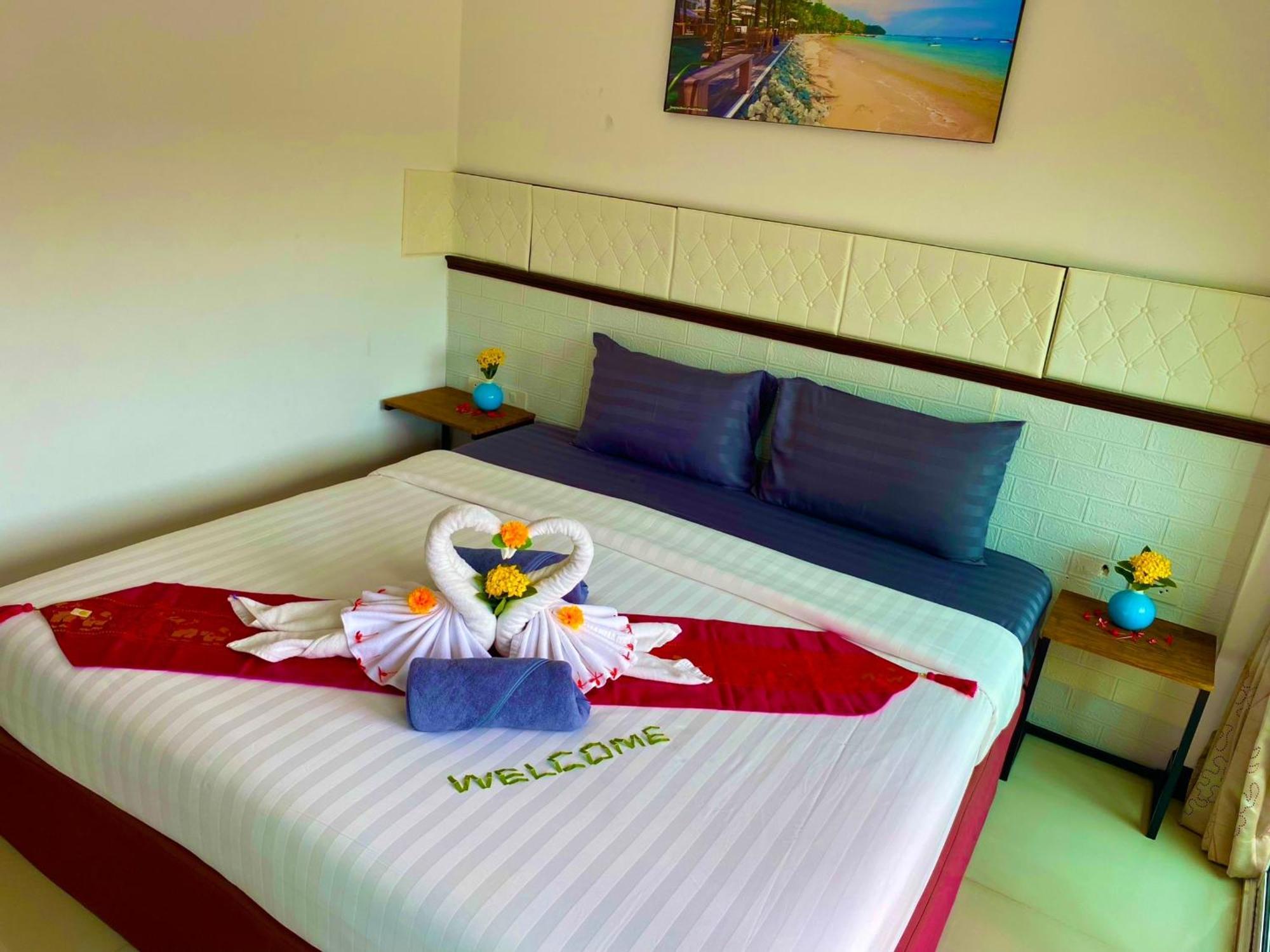 At Home Hotel Patong Екстер'єр фото