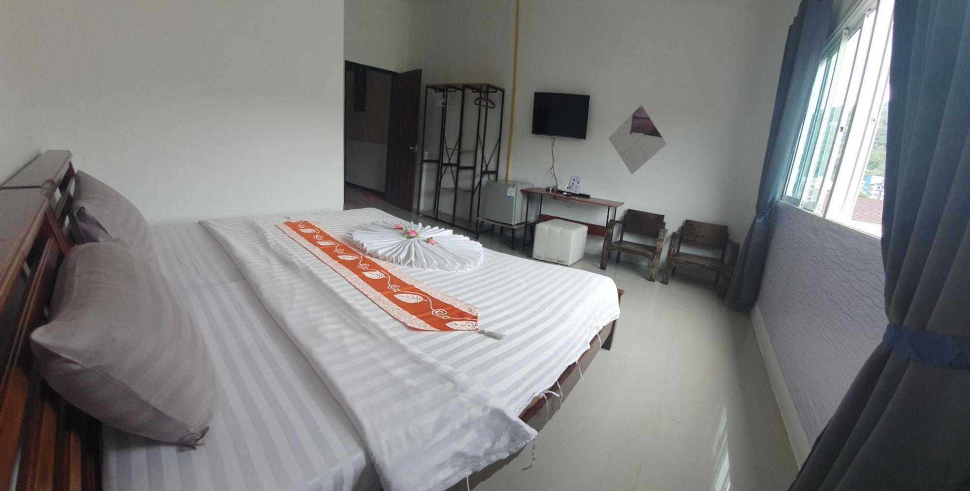 At Home Hotel Patong Екстер'єр фото