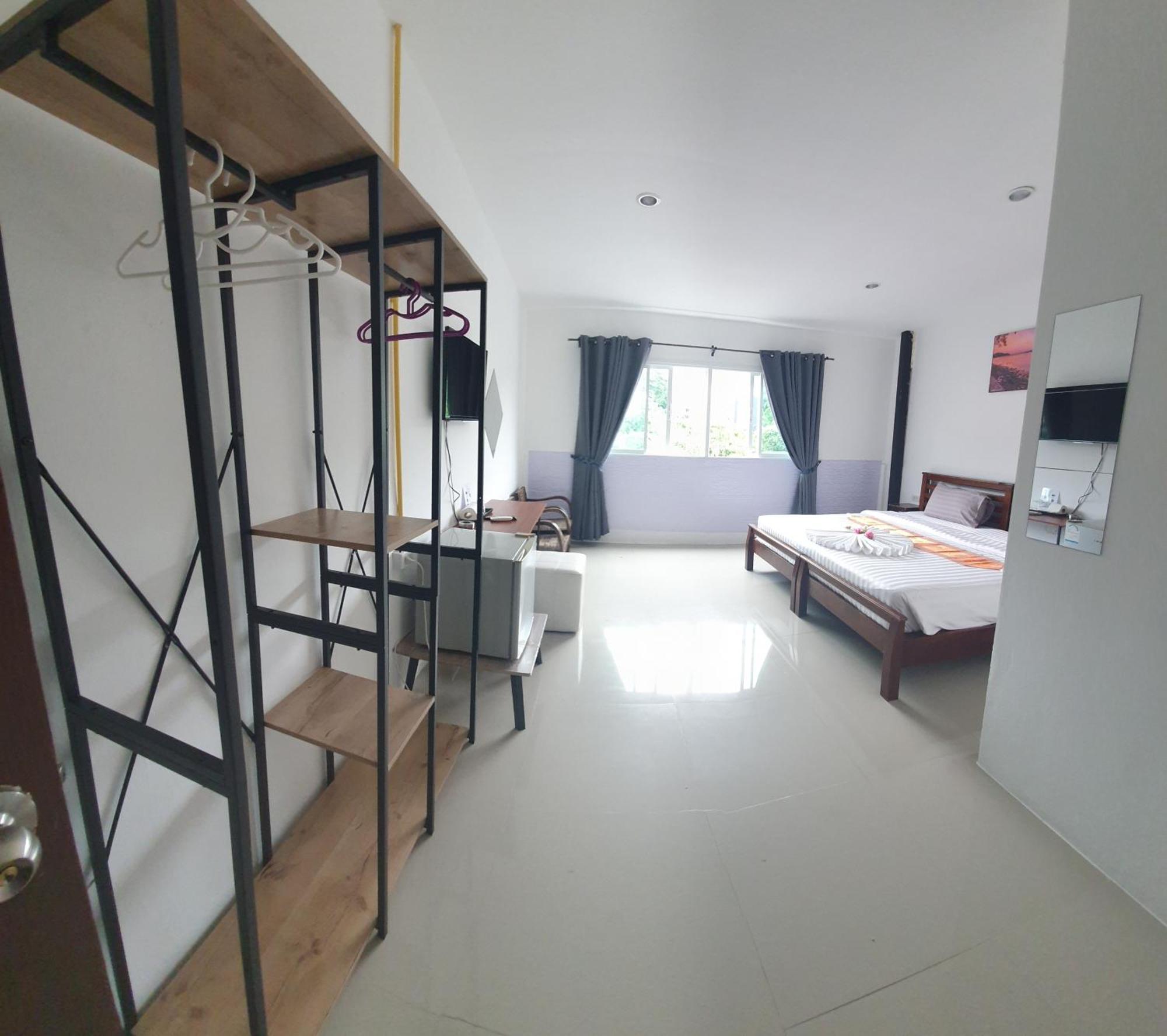 At Home Hotel Patong Екстер'єр фото