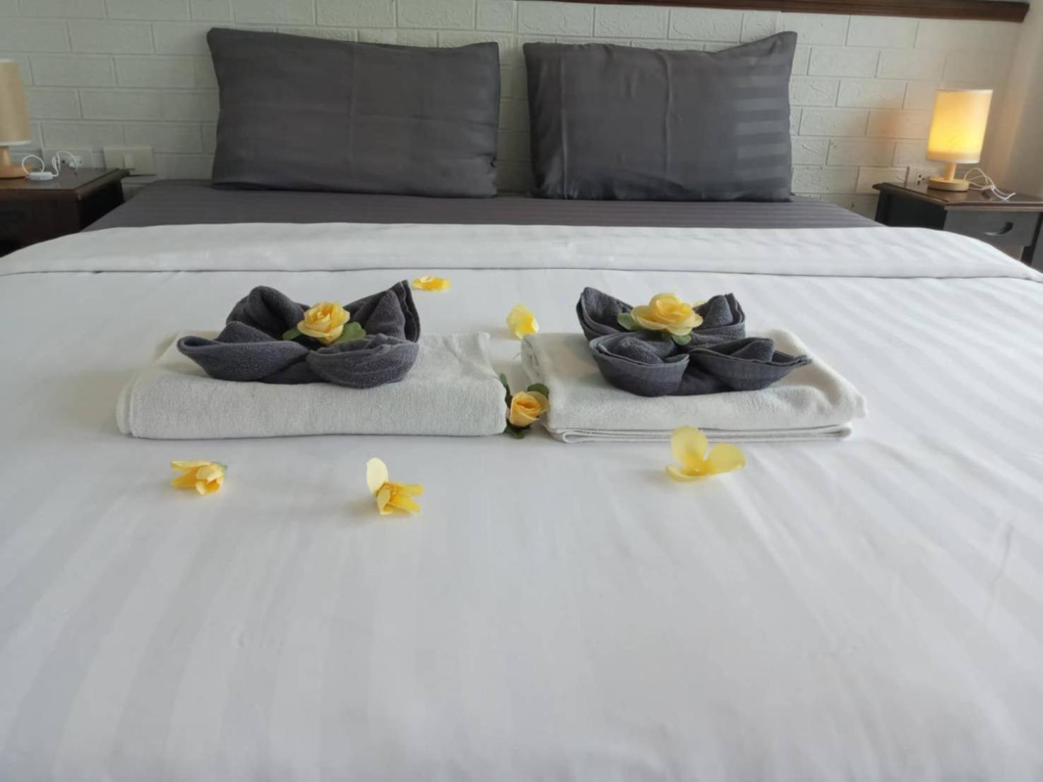 At Home Hotel Patong Екстер'єр фото