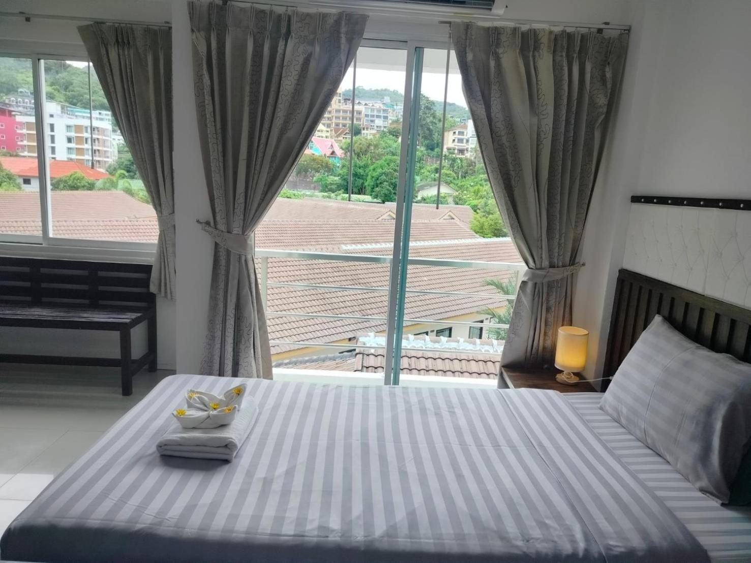 At Home Hotel Patong Екстер'єр фото